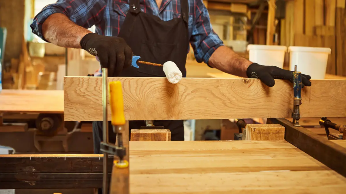 A Guide to Choosing Safety Gloves for Woodworking-painting